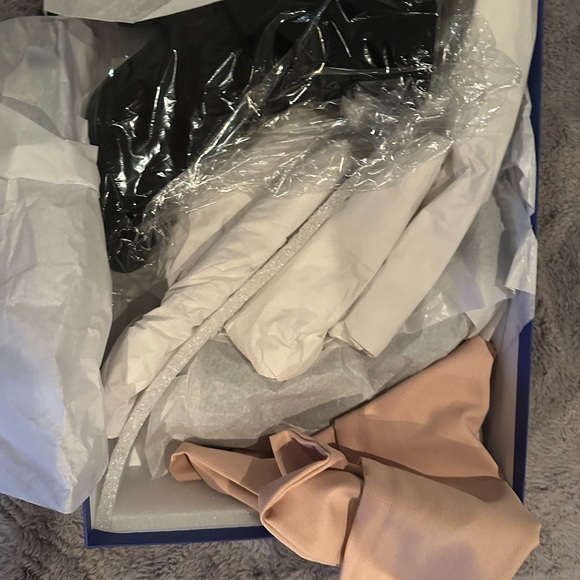 NEW Black heeled boots. Stuart Weitzman. Size 6,5, fits a 38. - Picture 8 of 9